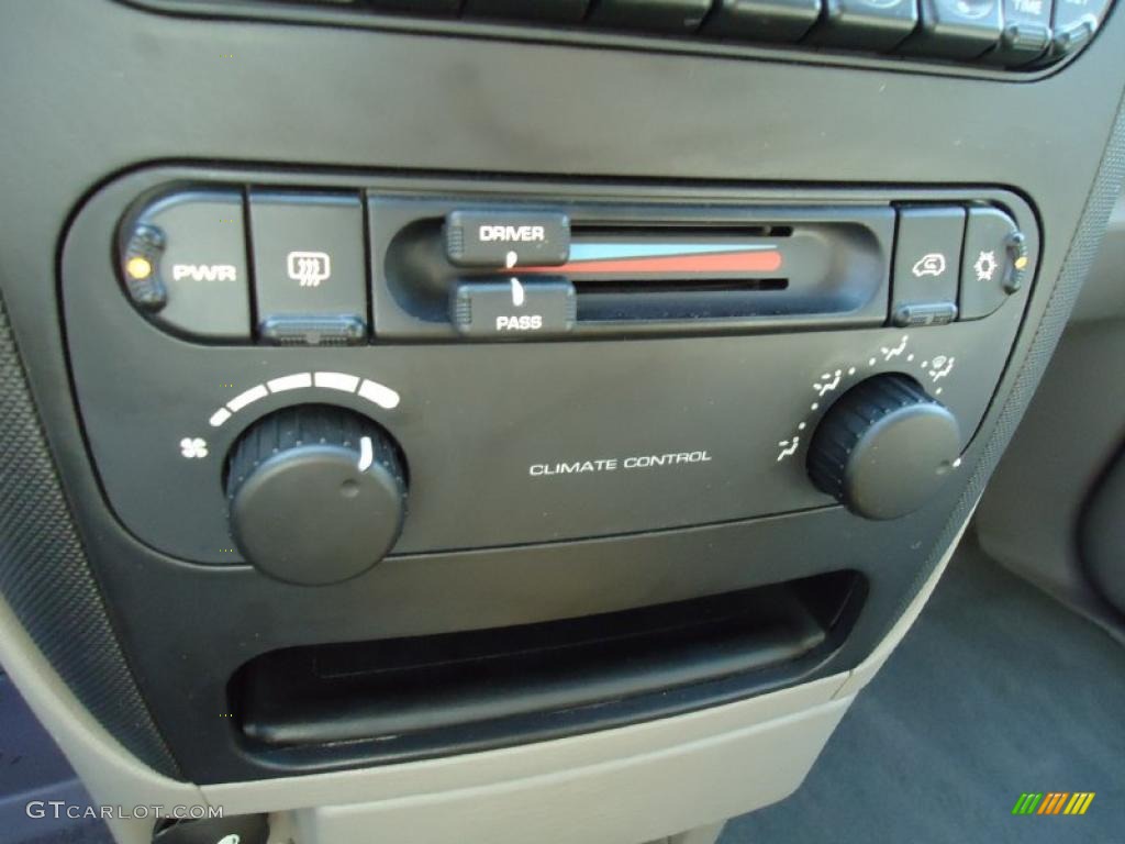 2002 Dodge Caravan Sport Controls Photo #37982224