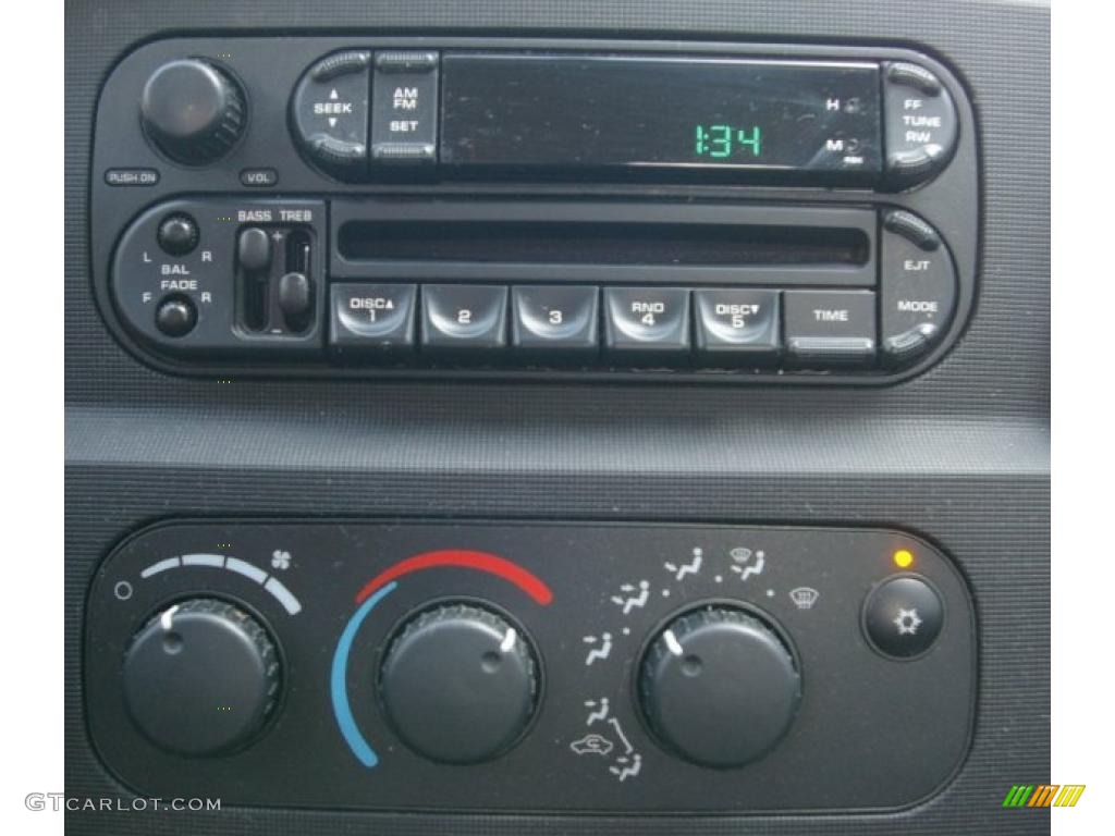 2004 Dodge Ram 1500 ST Quad Cab Controls Photo #37982916
