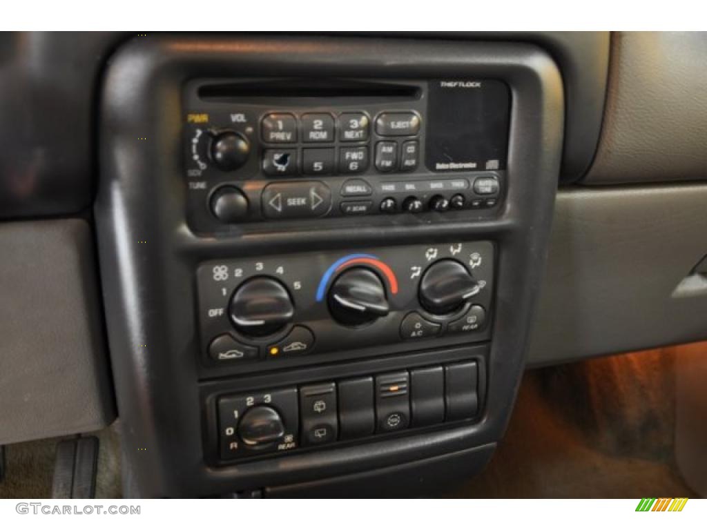 1998 Chevrolet Venture LS Controls Photo #37983072