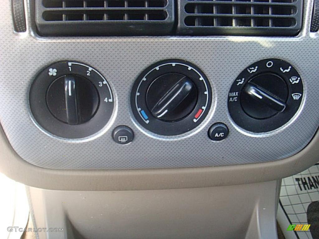 2004 Mercury Mountaineer AWD Controls Photo #37984484