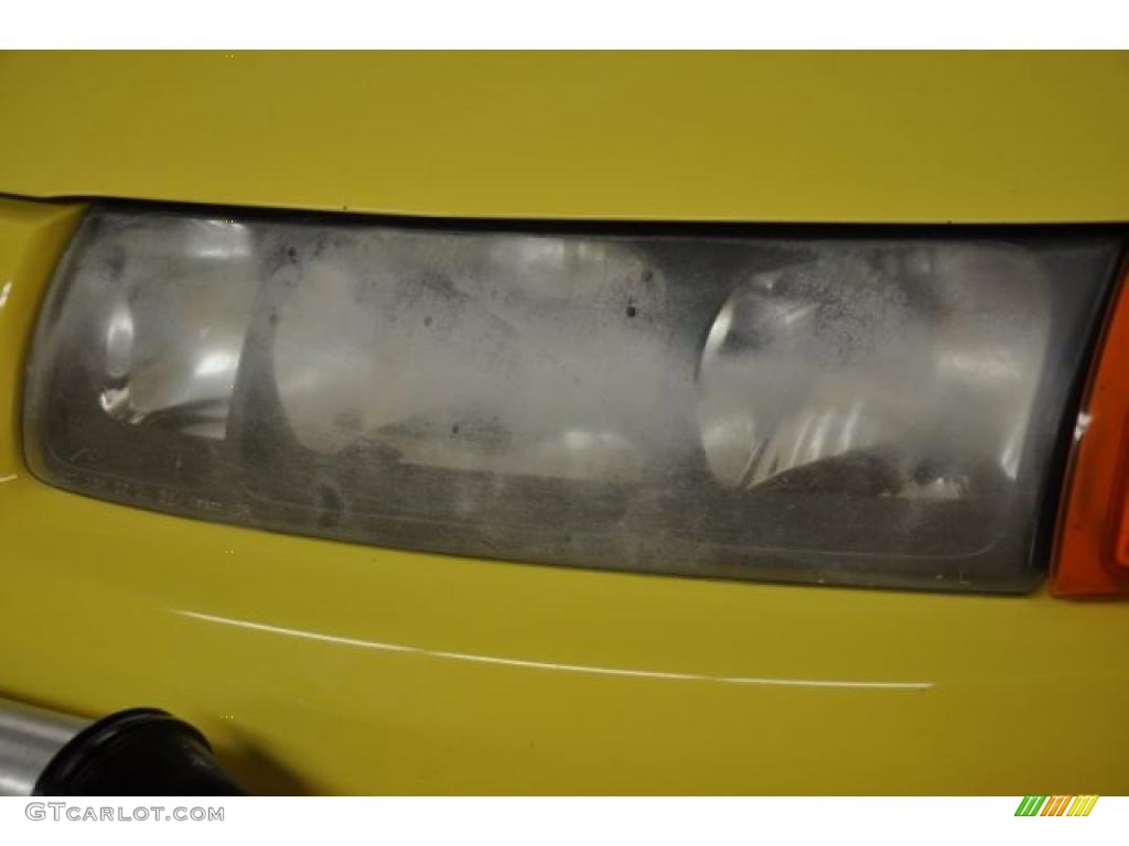 2003 VUE AWD - Light Yellow / Gray photo #17