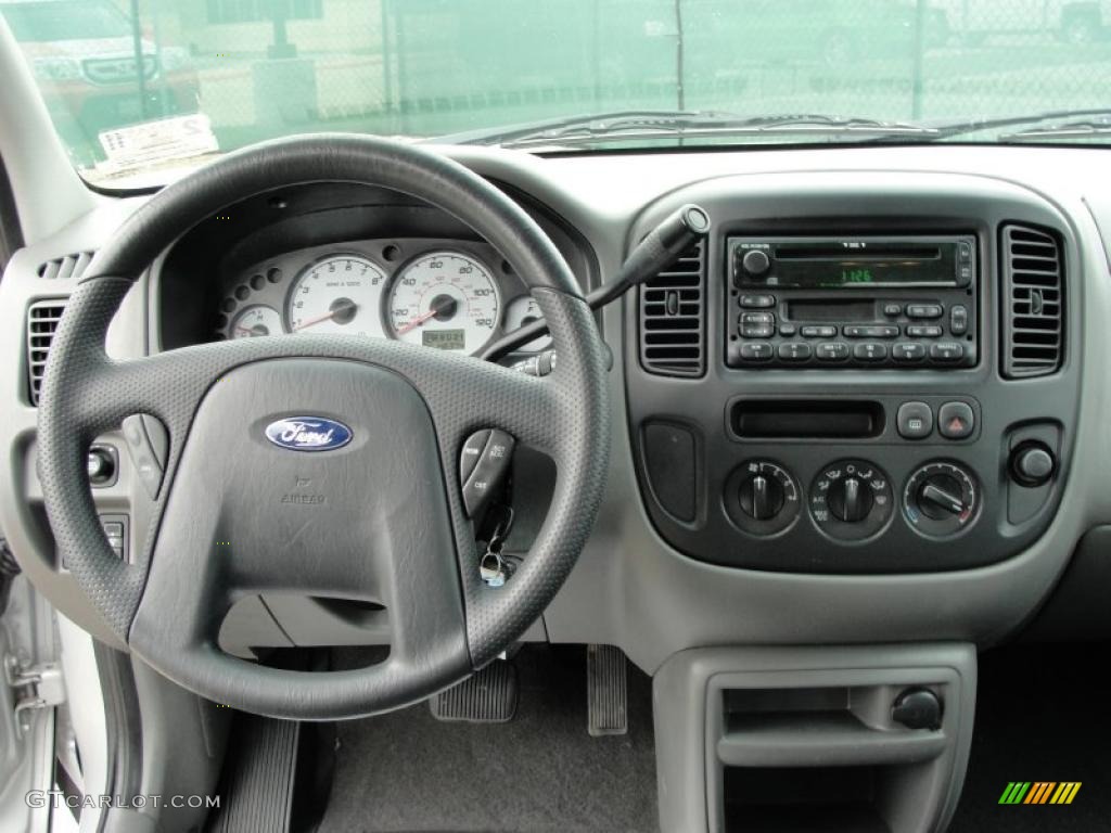 2003 Ford Escape XLS V6 Medium Dark Flint Dashboard Photo #37989629