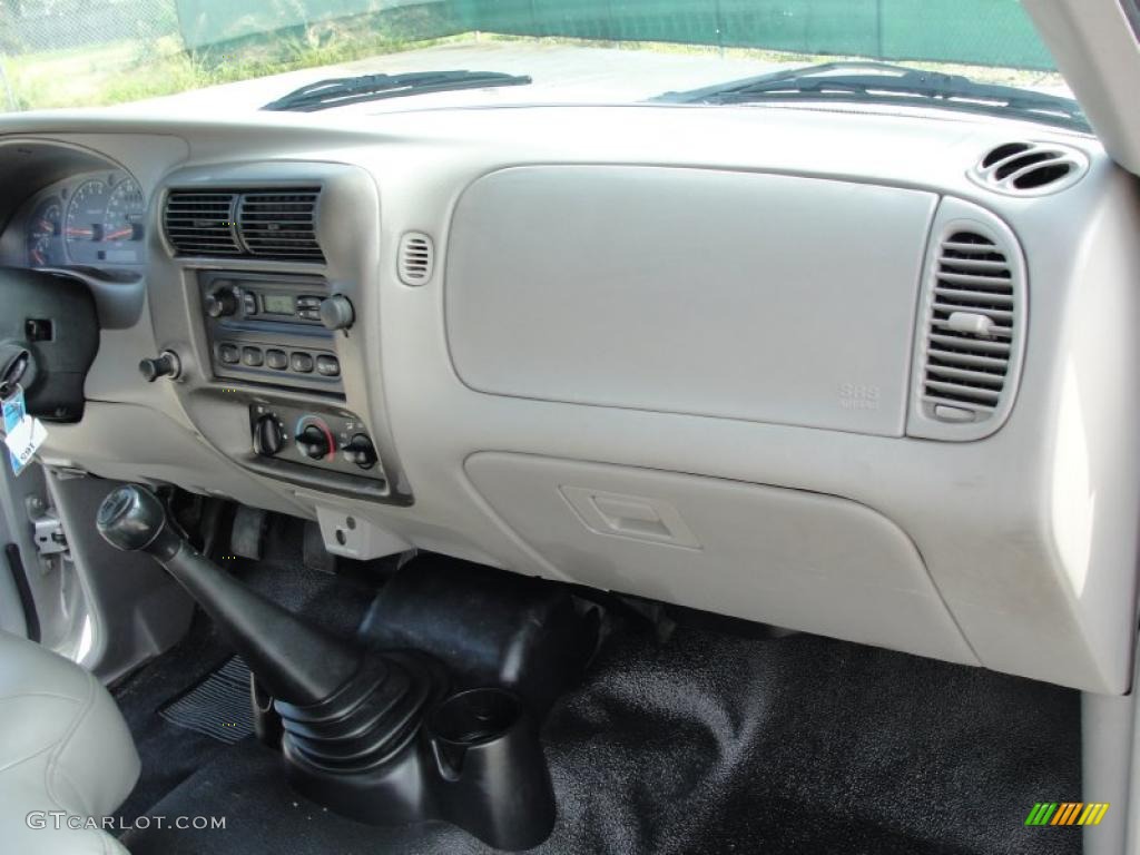 2003 B-Series Truck B2300 Regular Cab - Silver Metallic / Medium Dark Flint photo #26