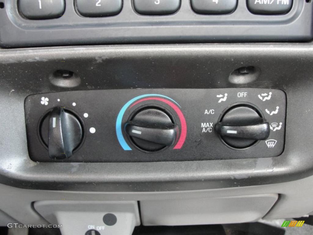2003 Mazda B-Series Truck B2300 Regular Cab Controls Photo #37992797