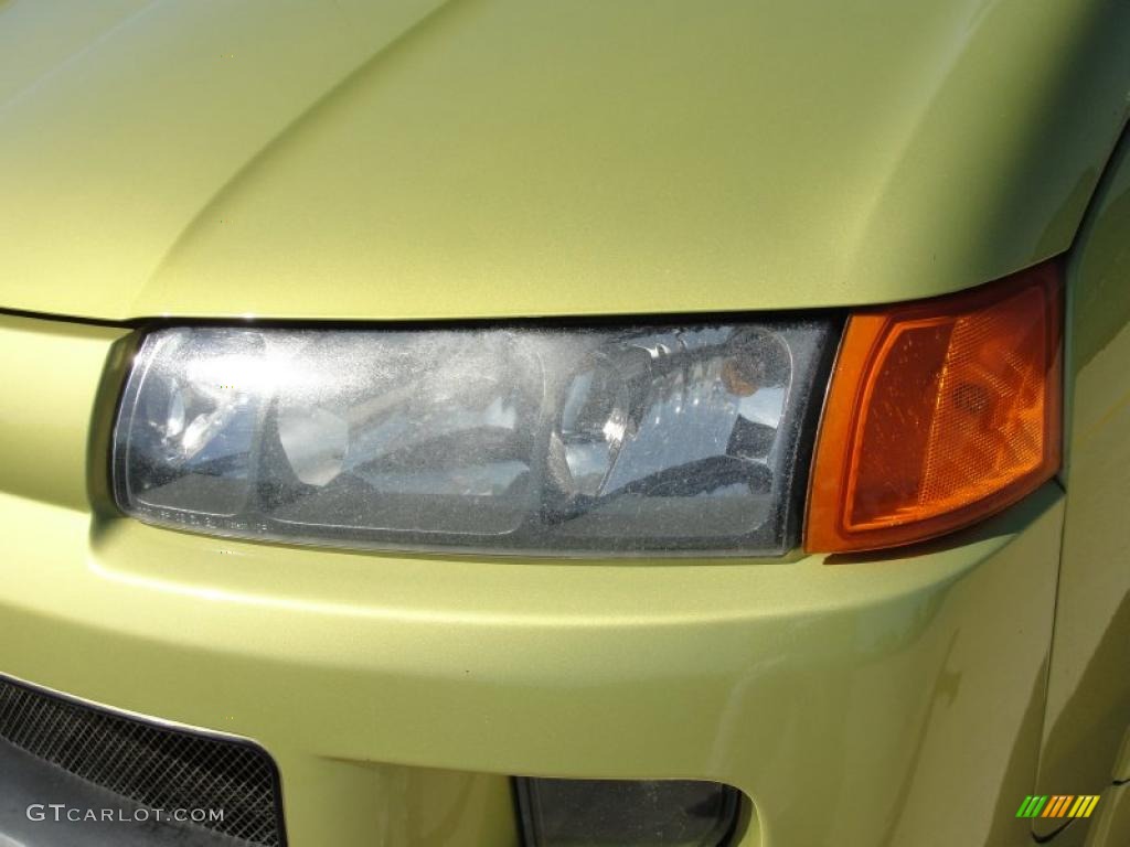 2004 VUE Red Line AWD - Electric Lime / Tan photo #10