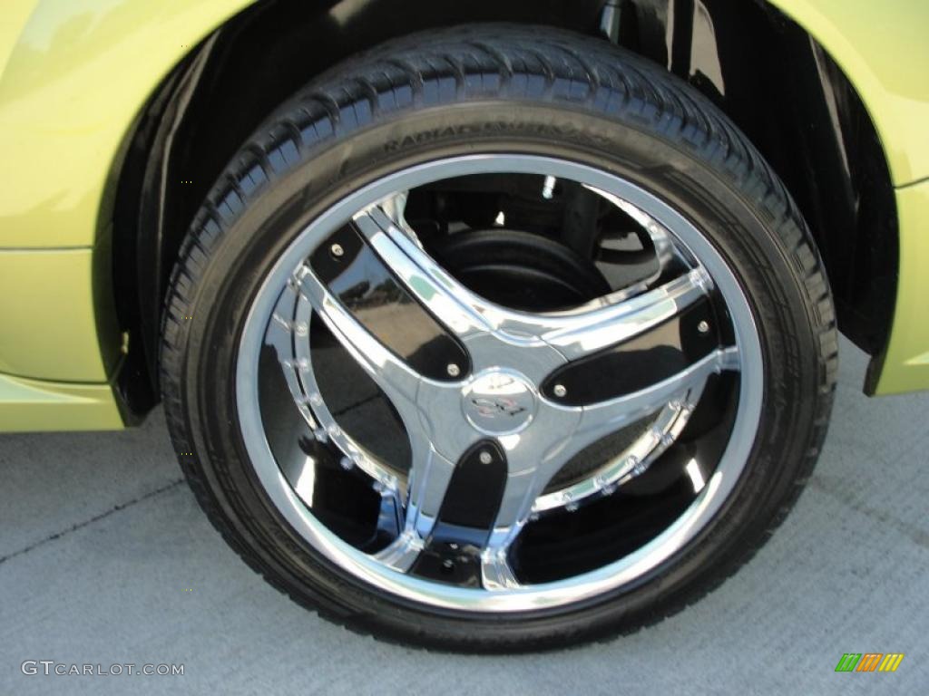 2004 VUE Red Line AWD - Electric Lime / Tan photo #15