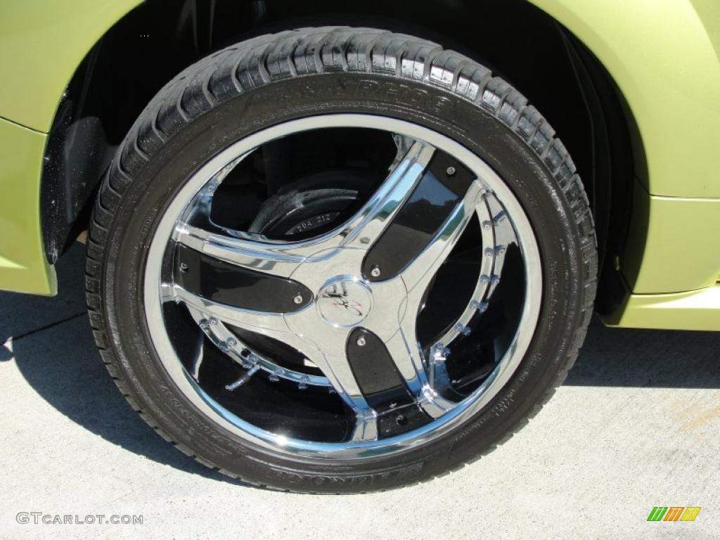 2004 VUE Red Line AWD - Electric Lime / Tan photo #16
