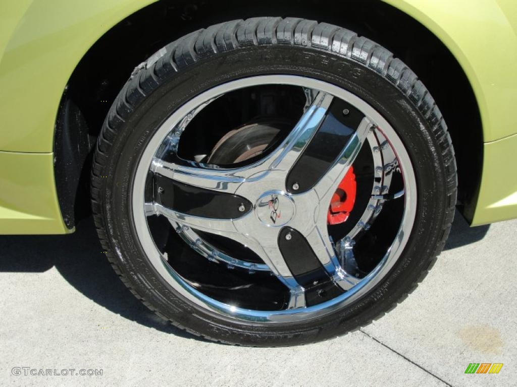 2004 VUE Red Line AWD - Electric Lime / Tan photo #17