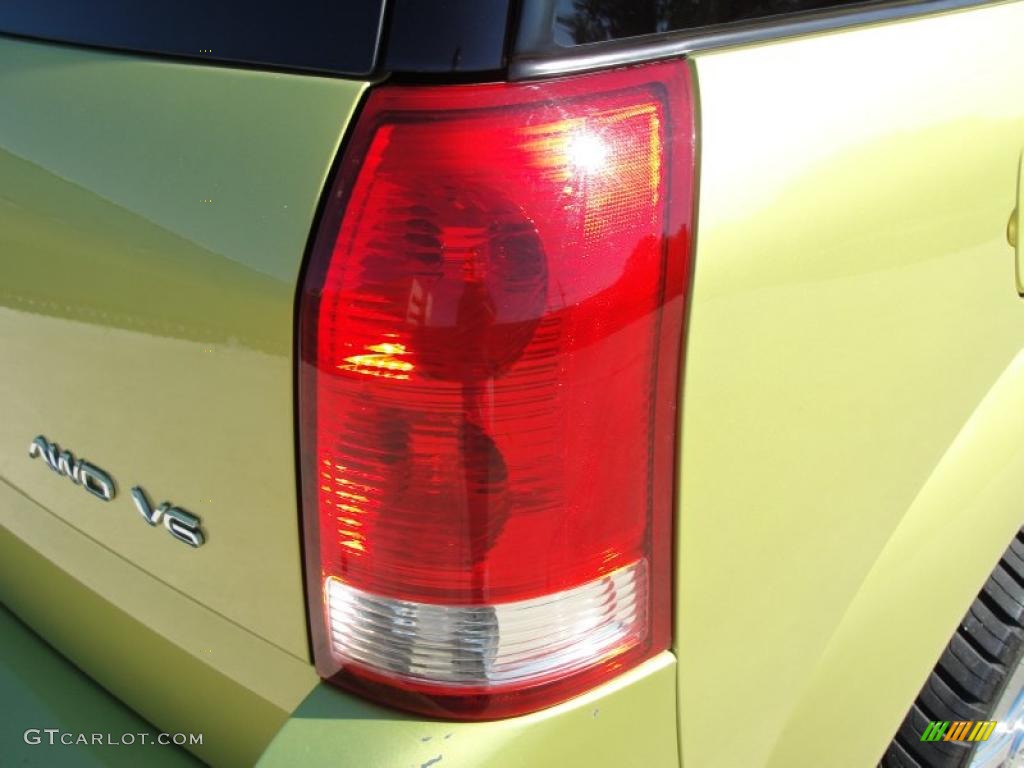 2004 VUE Red Line AWD - Electric Lime / Tan photo #20