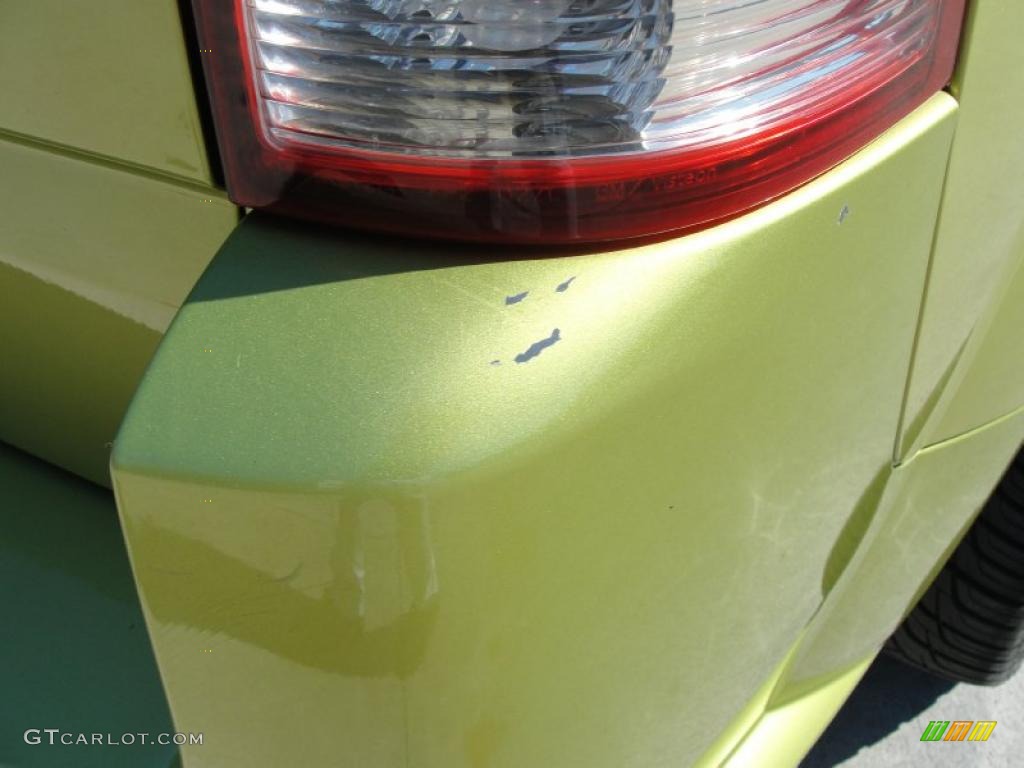 2004 VUE Red Line AWD - Electric Lime / Tan photo #21