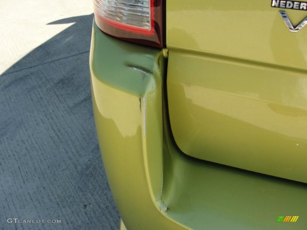 2004 VUE Red Line AWD - Electric Lime / Tan photo #23