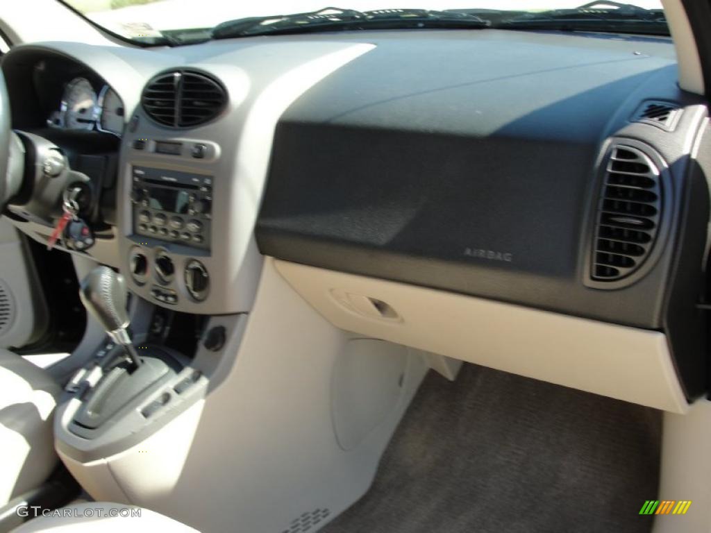 2004 VUE Red Line AWD - Electric Lime / Tan photo #28