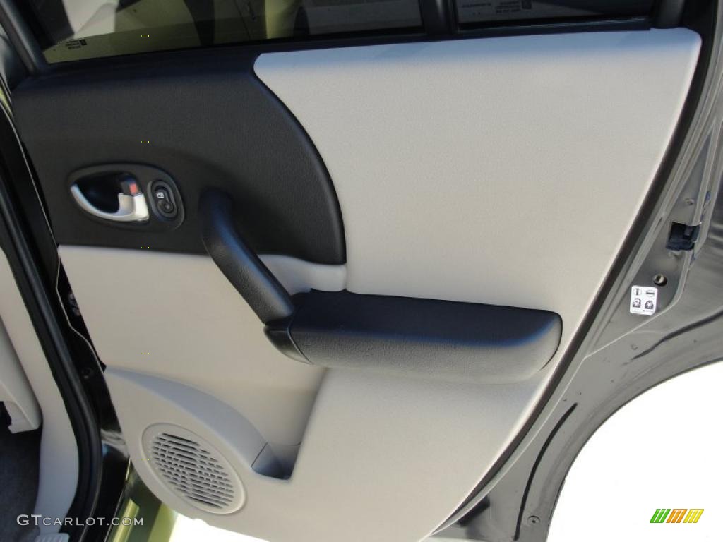 2004 VUE Red Line AWD - Electric Lime / Tan photo #30