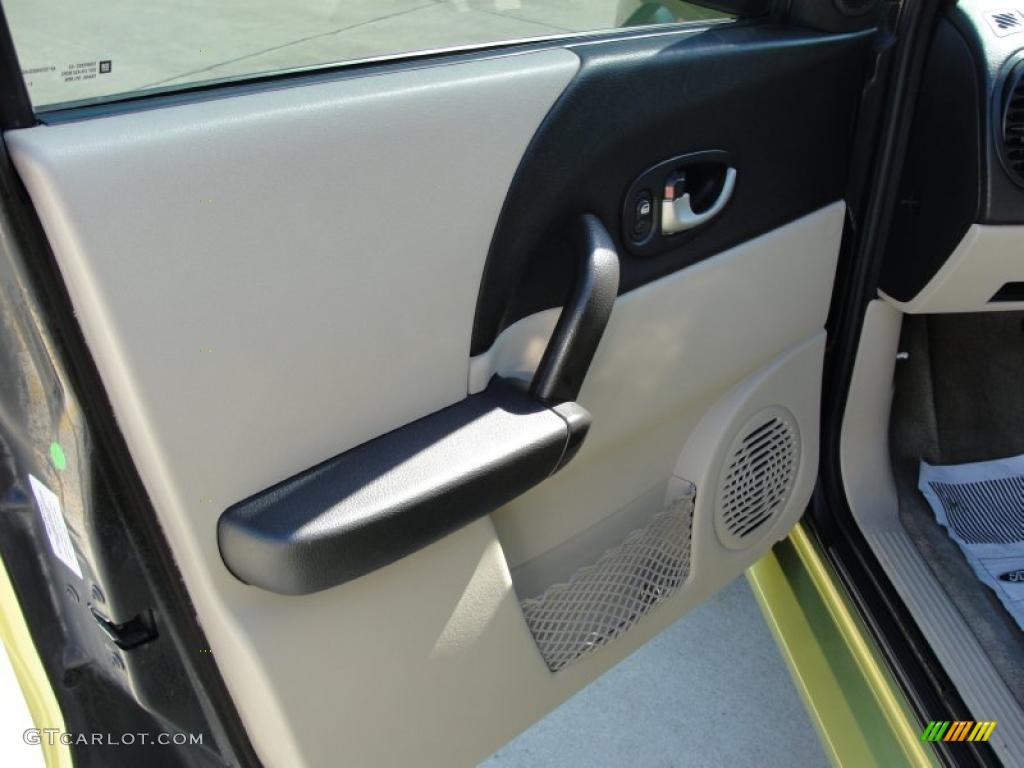 2004 VUE Red Line AWD - Electric Lime / Tan photo #36