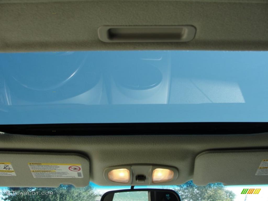 2004 VUE Red Line AWD - Electric Lime / Tan photo #40
