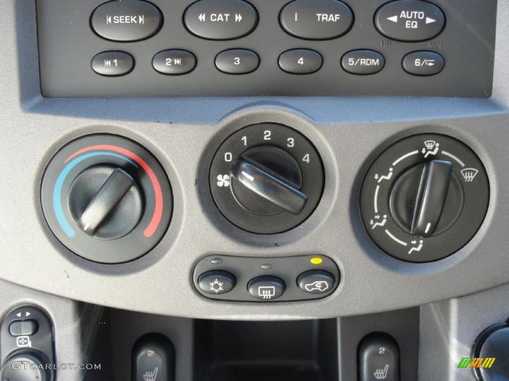 2004 VUE Red Line AWD - Electric Lime / Tan photo #43