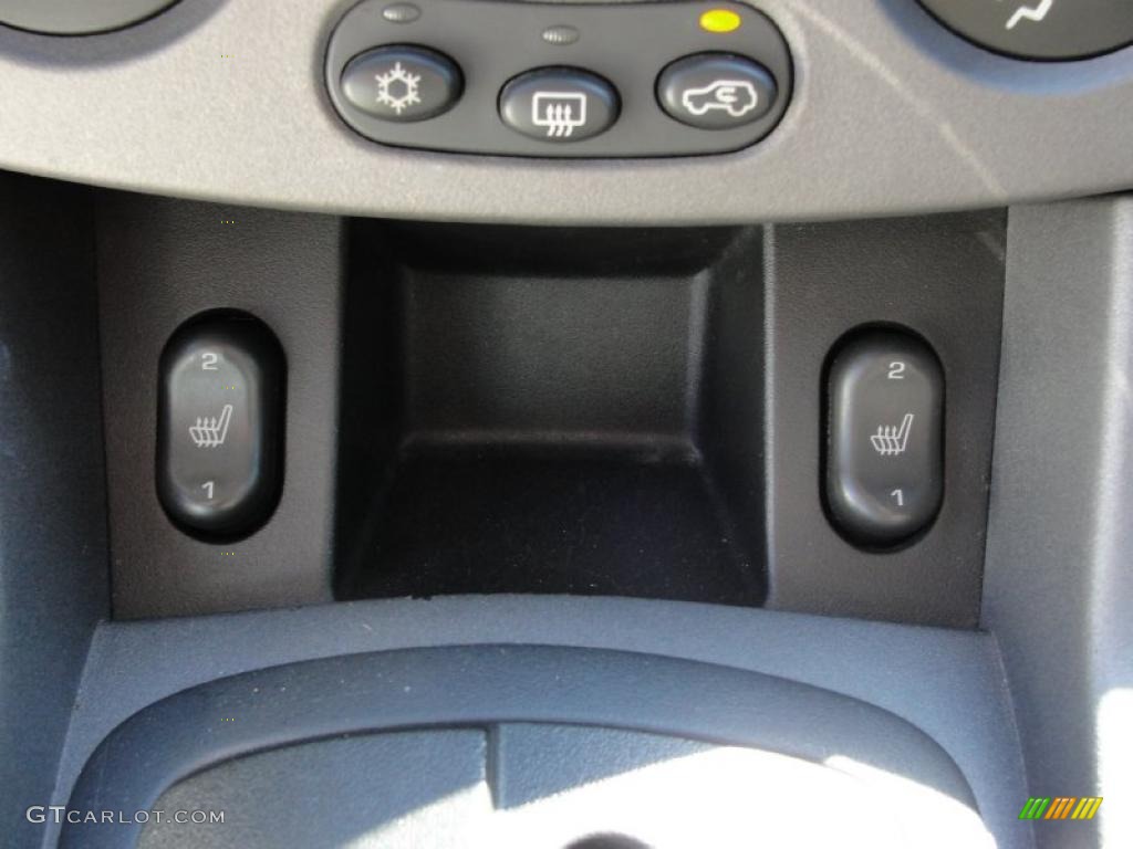2004 VUE Red Line AWD - Electric Lime / Tan photo #44