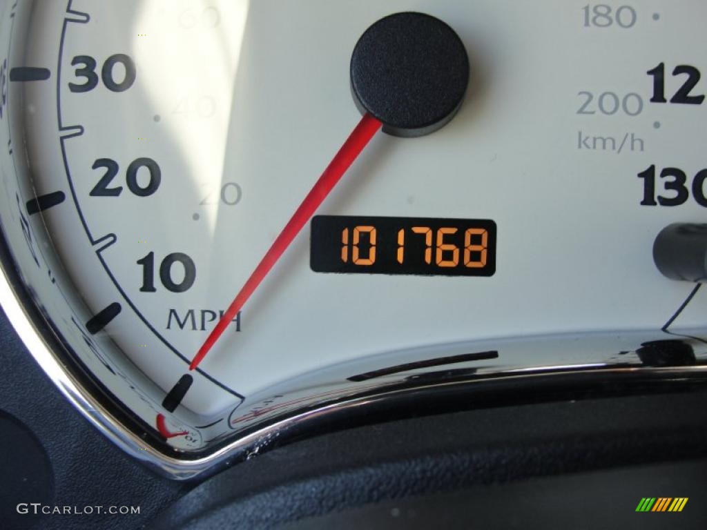 2004 VUE Red Line AWD - Electric Lime / Tan photo #48