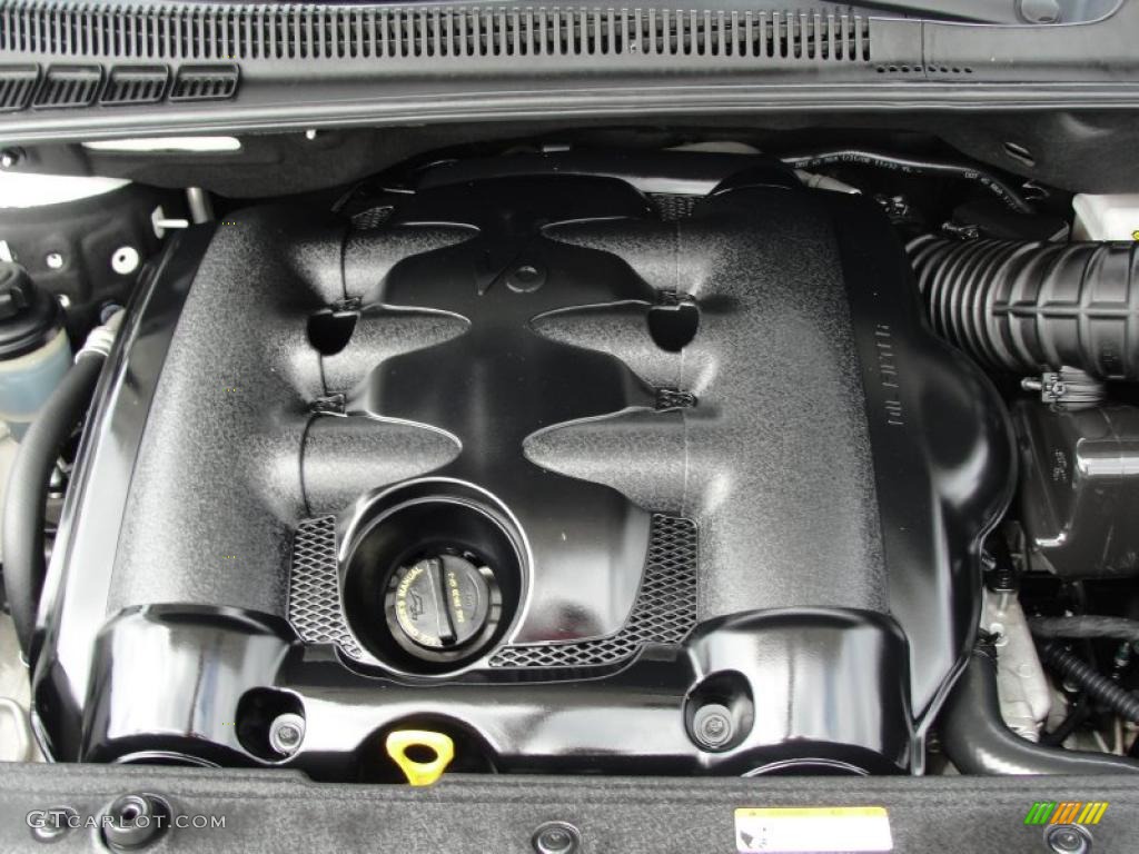 2008 Hyundai Entourage GLS Engine Photos