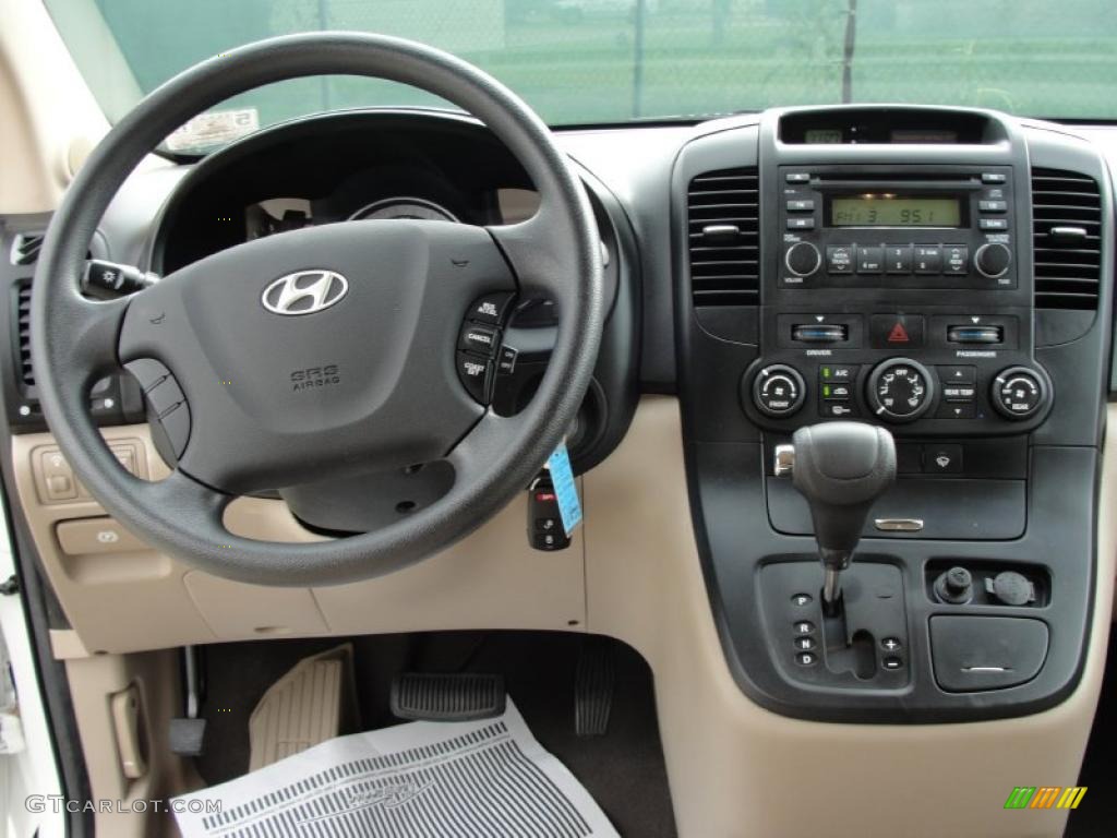 2008 Hyundai Entourage GLS Beige Dashboard Photo #37994809