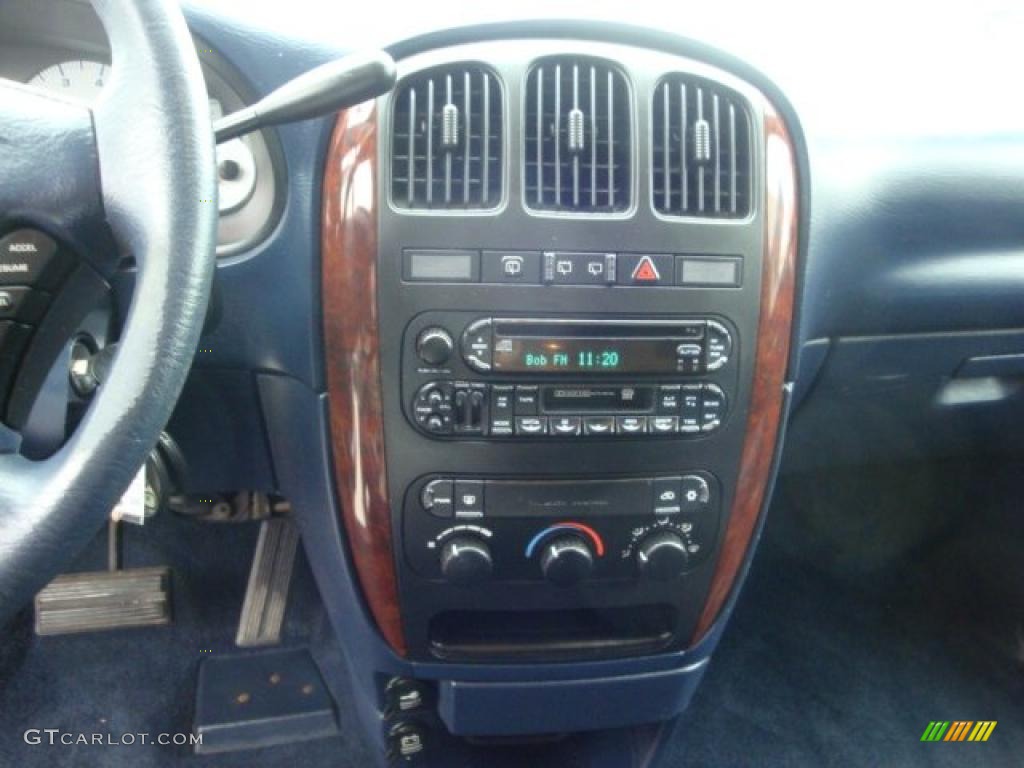 2002 Chrysler Town & Country LX Controls Photo #37995821