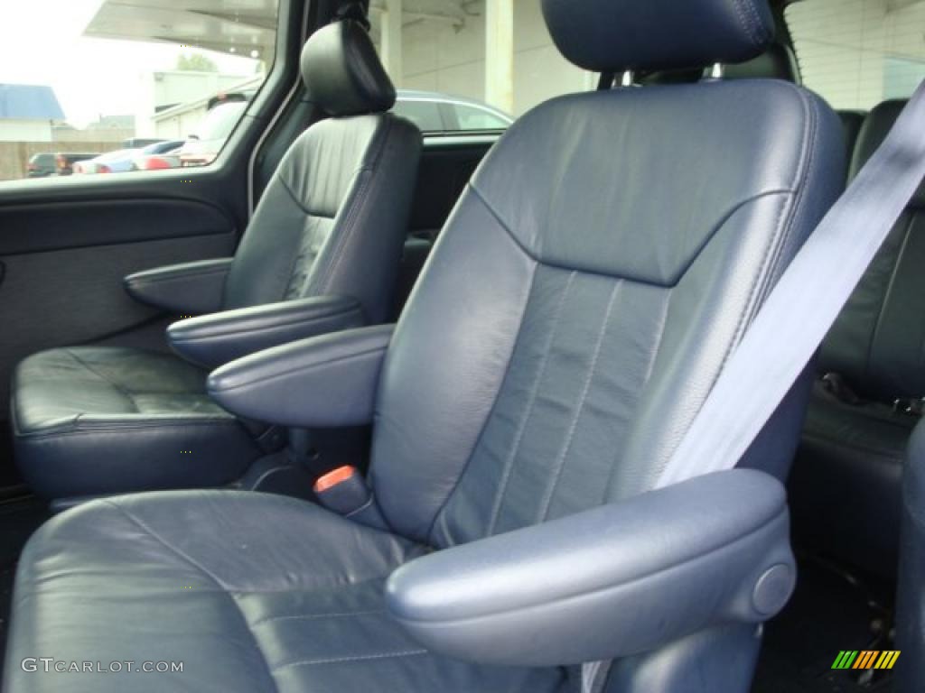 Navy Blue Interior 2002 Chrysler Town & Country LXi Photo #37996213