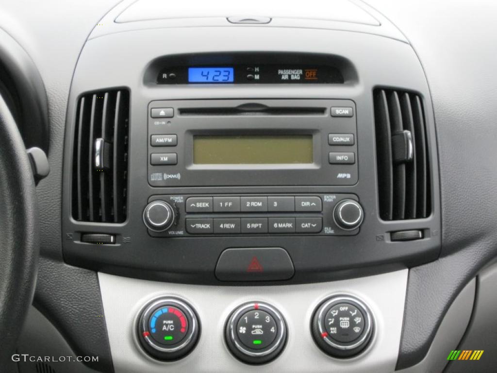 2008 Hyundai Elantra GLS Sedan Controls Photo #37996405