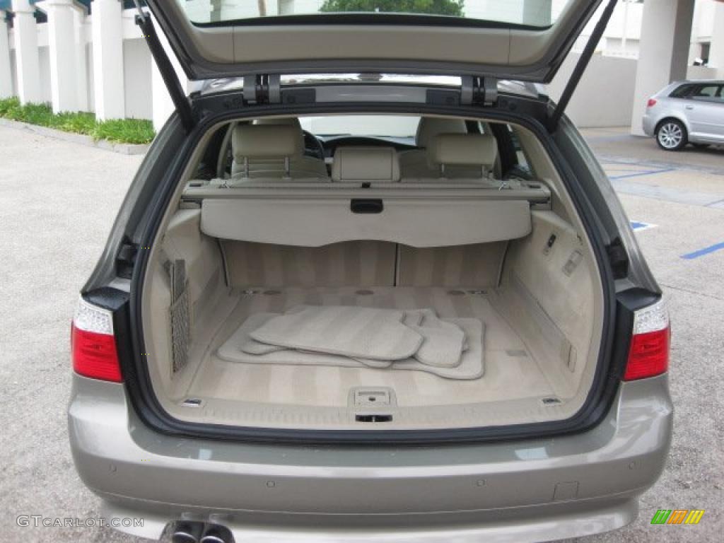 2008 BMW 5 Series 535xi Sports Wagon Trunk Photo #37996645