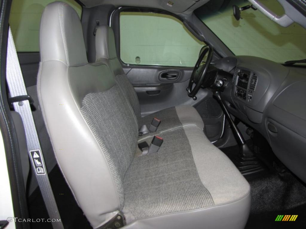 Medium Graphite Interior 2002 Ford F150 XL Regular Cab Photo #37997025