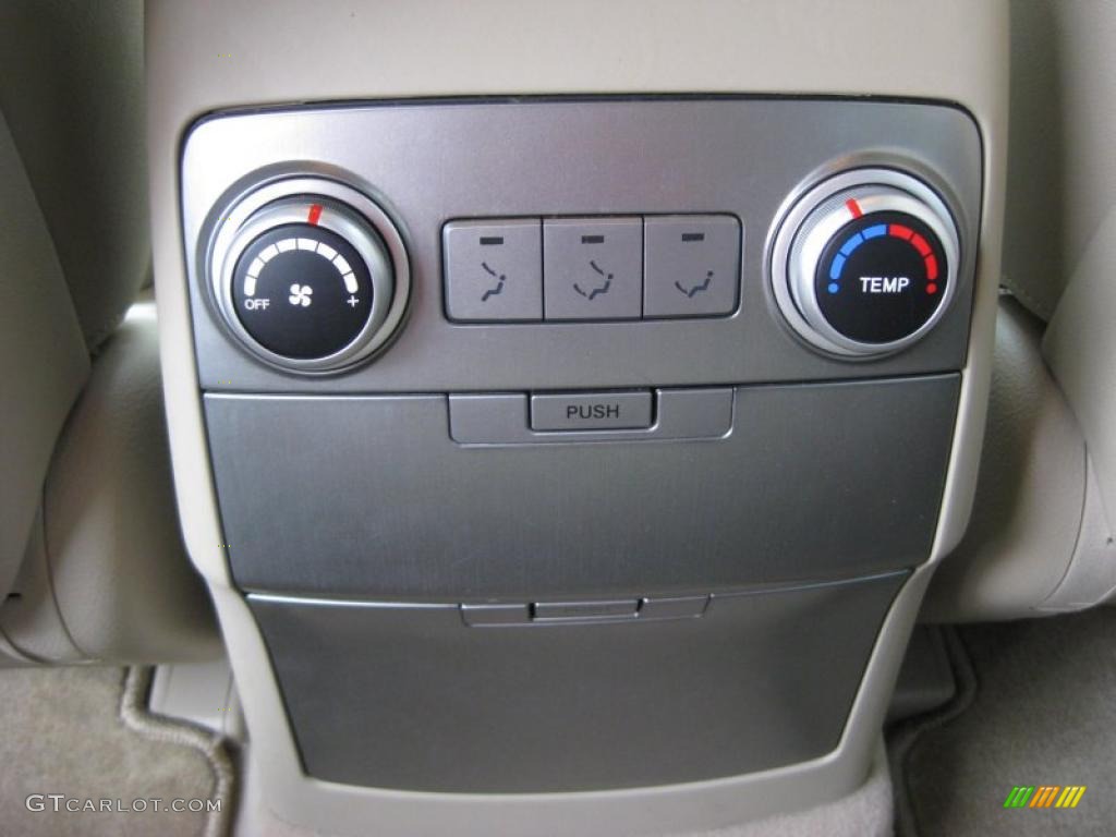 2008 Hyundai Veracruz Limited AWD Controls Photo #37997477