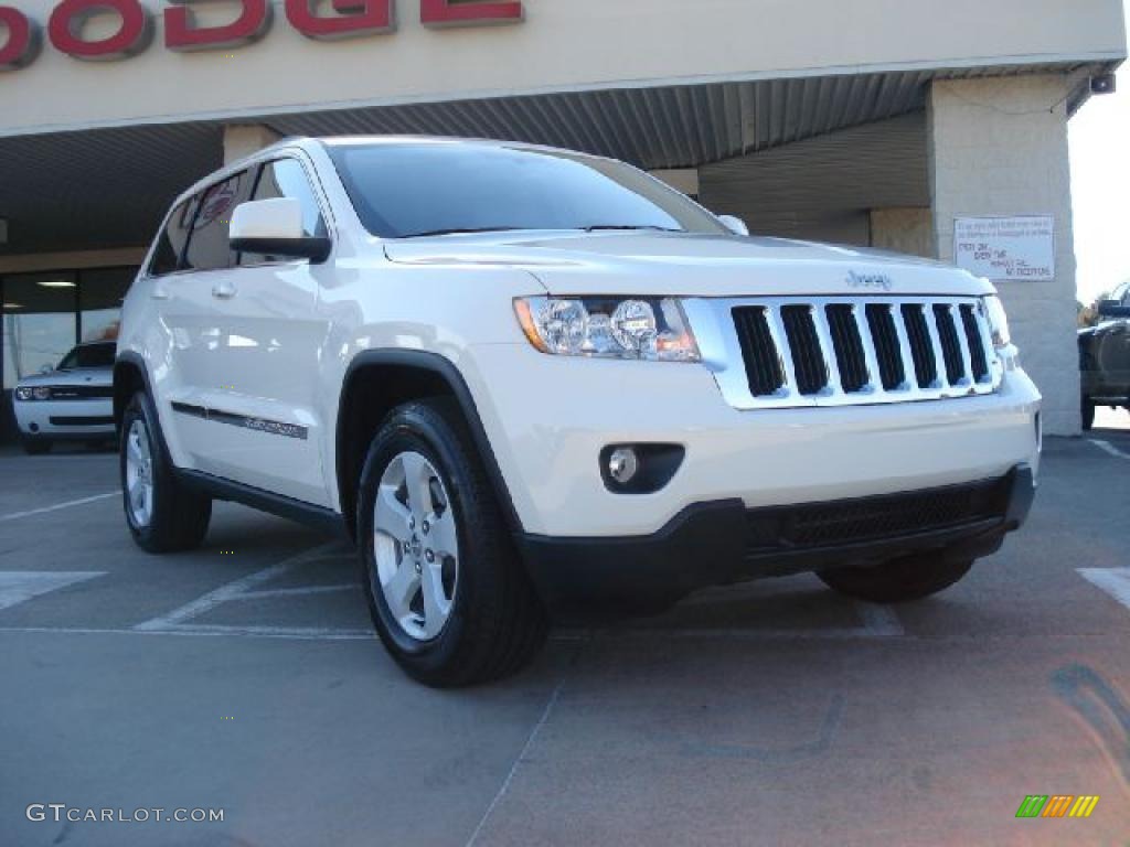 2011 Grand Cherokee Laredo X Package - Stone White / Black photo #1