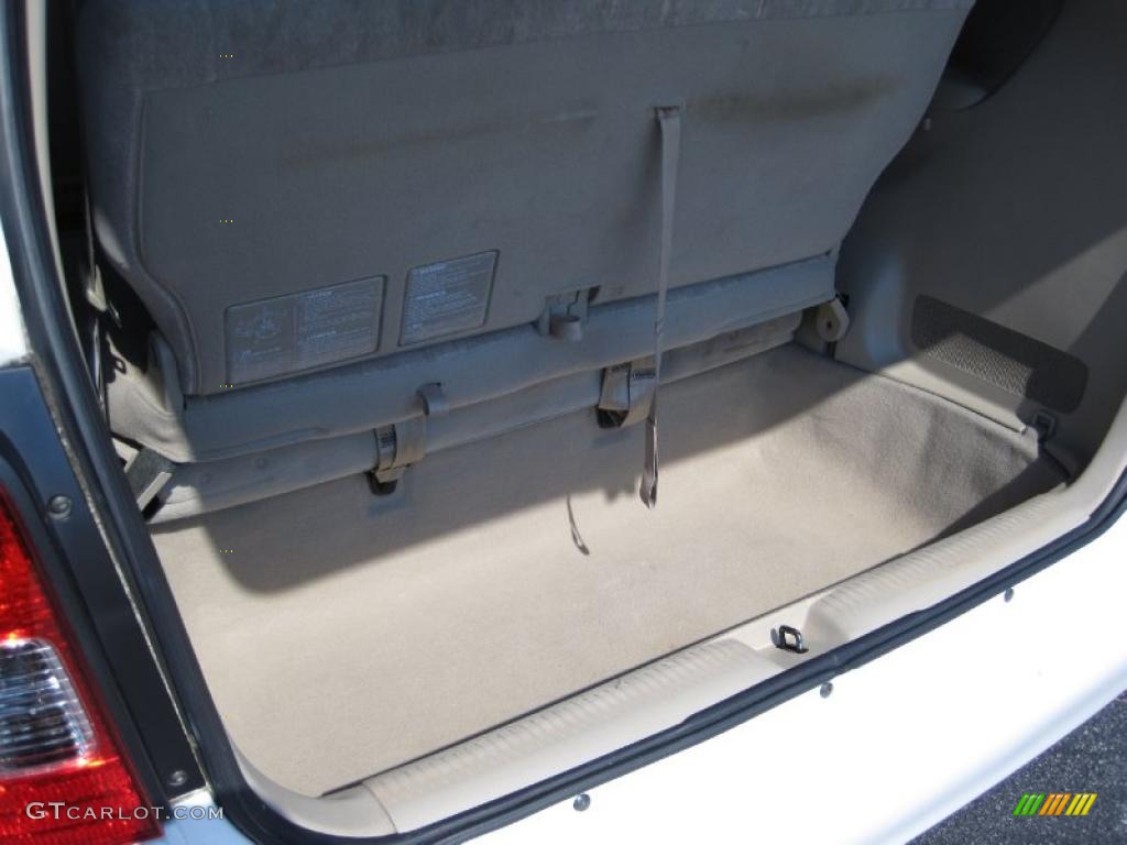 2000 Mazda MPV DX Trunk Photo #38001910