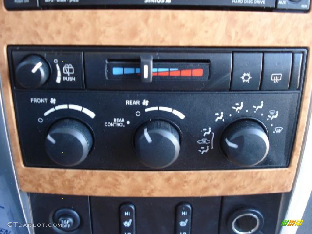 2008 Chrysler Aspen Limited 4WD Controls Photo #38002070