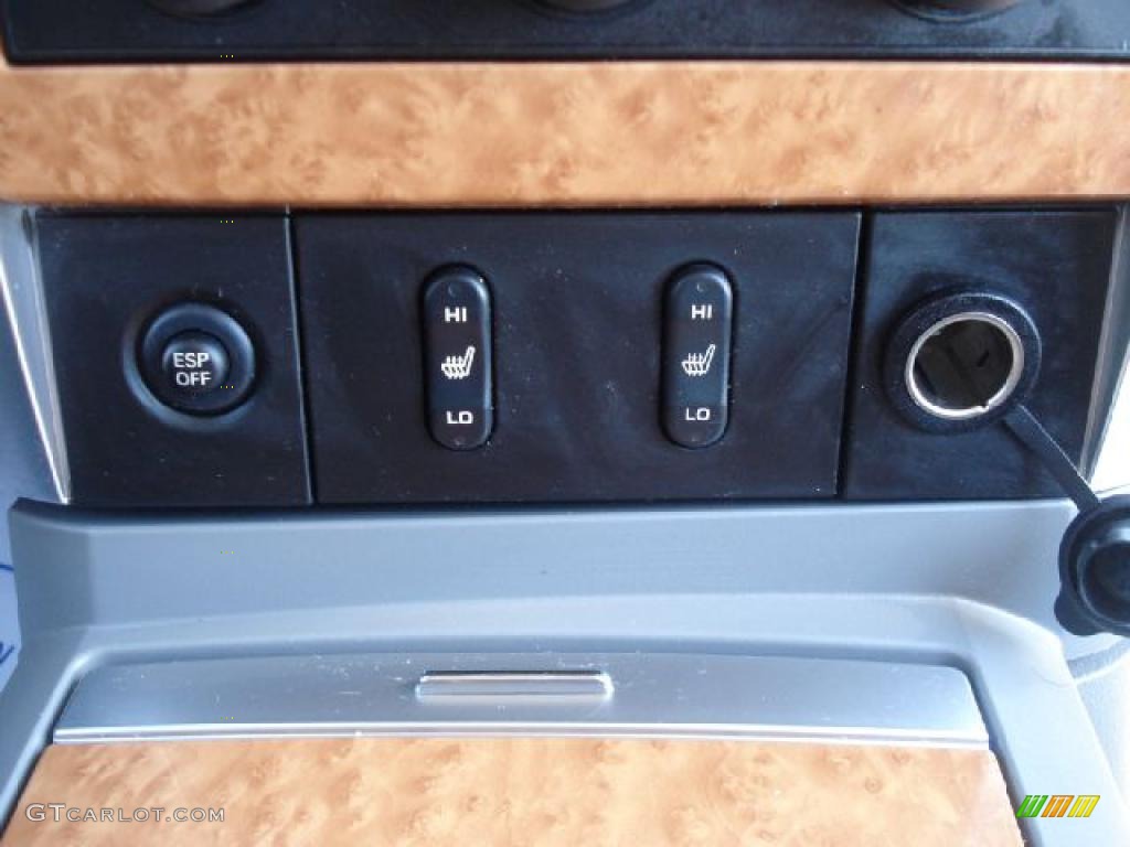 2008 Chrysler Aspen Limited 4WD Controls Photo #38002082