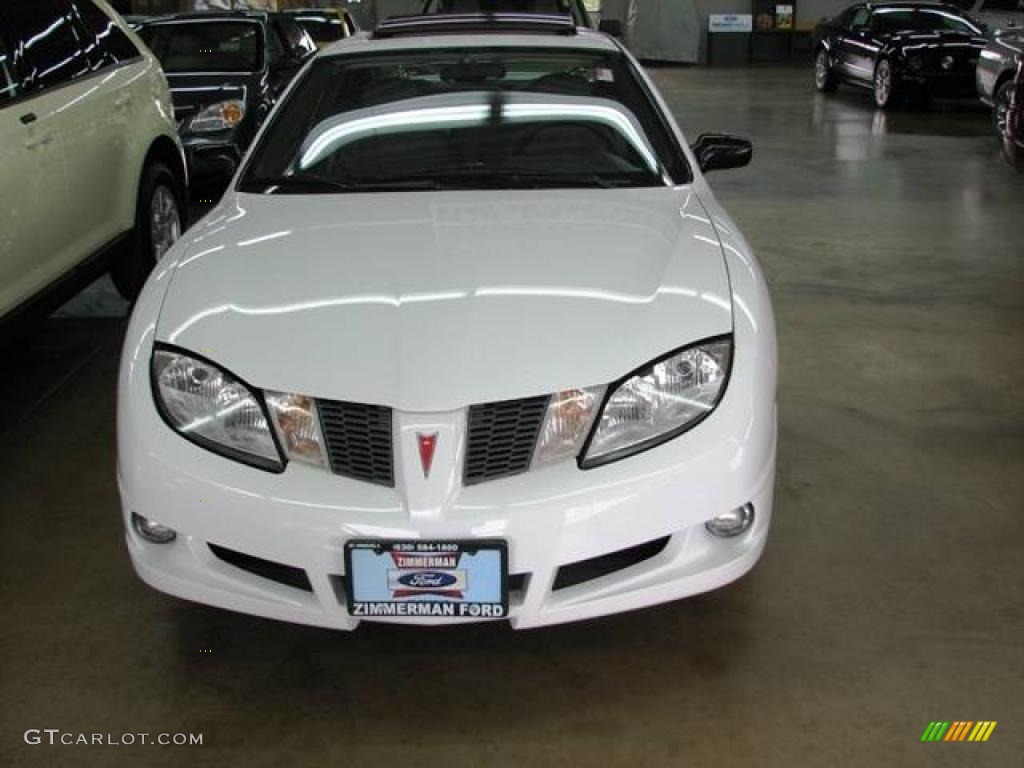 2004 Sunfire Coupe - Summit White / Graphite photo #1