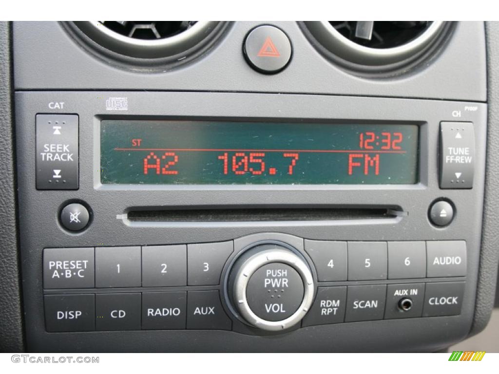 2010 Nissan Rogue S AWD Controls Photo #38003934