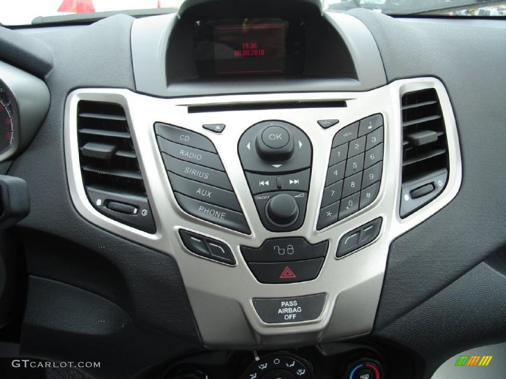 2011 Ford Fiesta SE Sedan Controls Photo #38006370