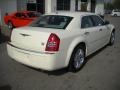Cool Vanilla - 300 C HEMI Photo No. 2