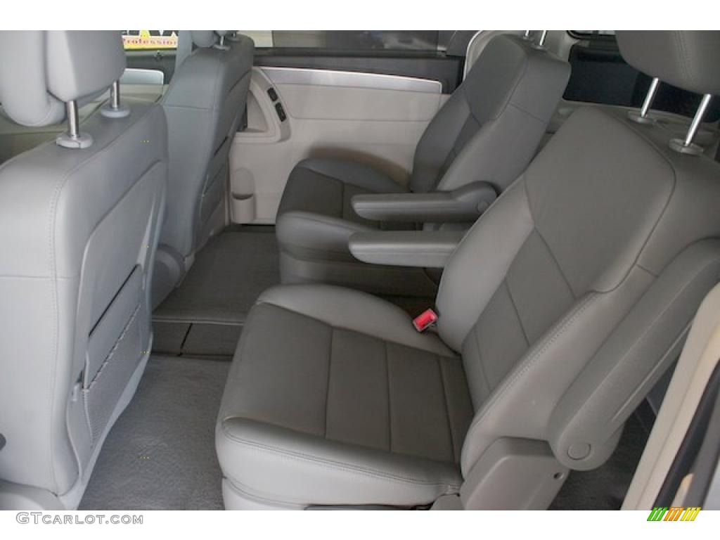Aero Gray Interior 2010 Volkswagen Routan SEL Premium Photo #38008357