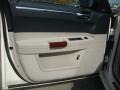 Cool Vanilla - 300 C HEMI Photo No. 6