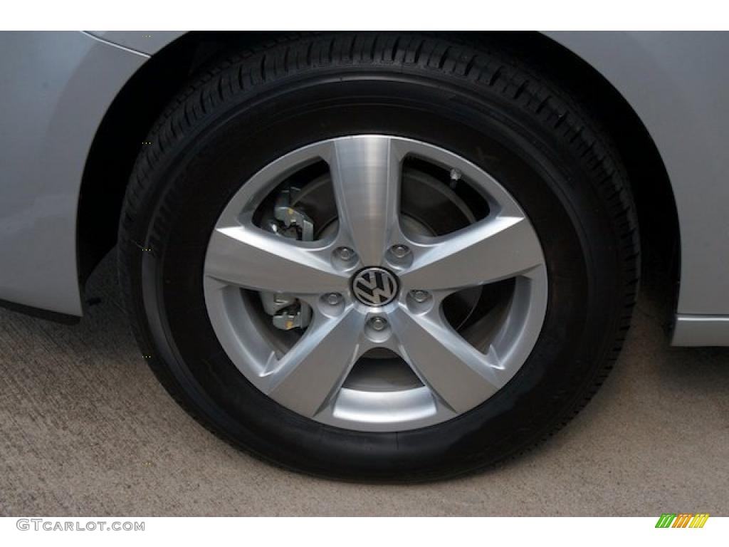 2010 Volkswagen Routan SEL Premium Wheel Photo #38008389