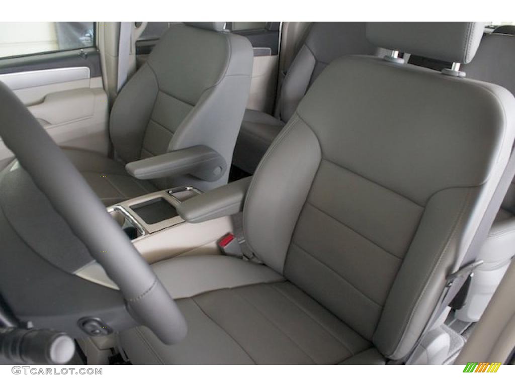 Aero Gray Interior 2010 Volkswagen Routan SEL Premium Photo #38008421