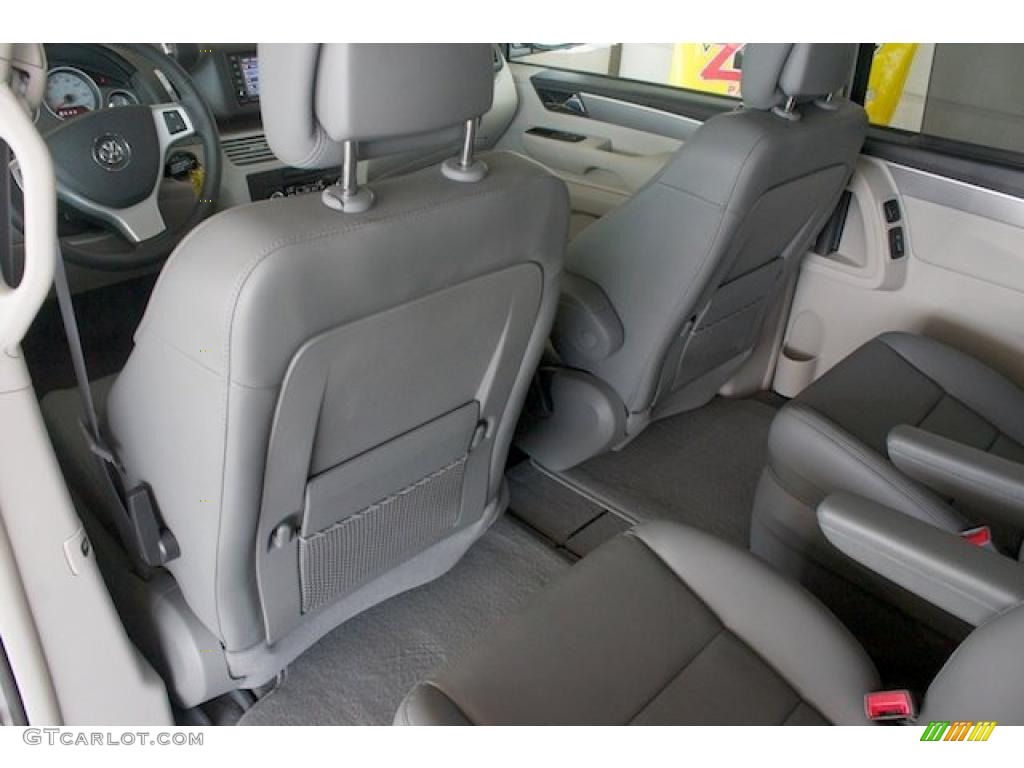 Aero Gray Interior 2010 Volkswagen Routan SEL Premium Photo #38008425