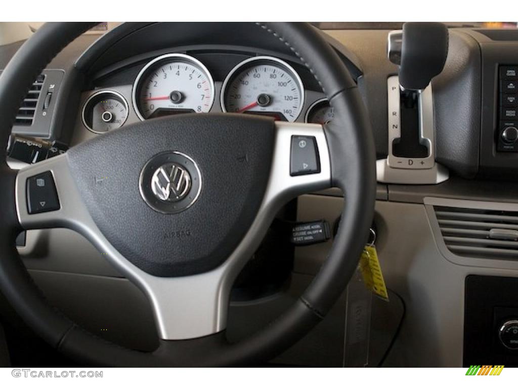 2010 Volkswagen Routan SEL Premium 6 Speed Automatic Transmission Photo #38008465