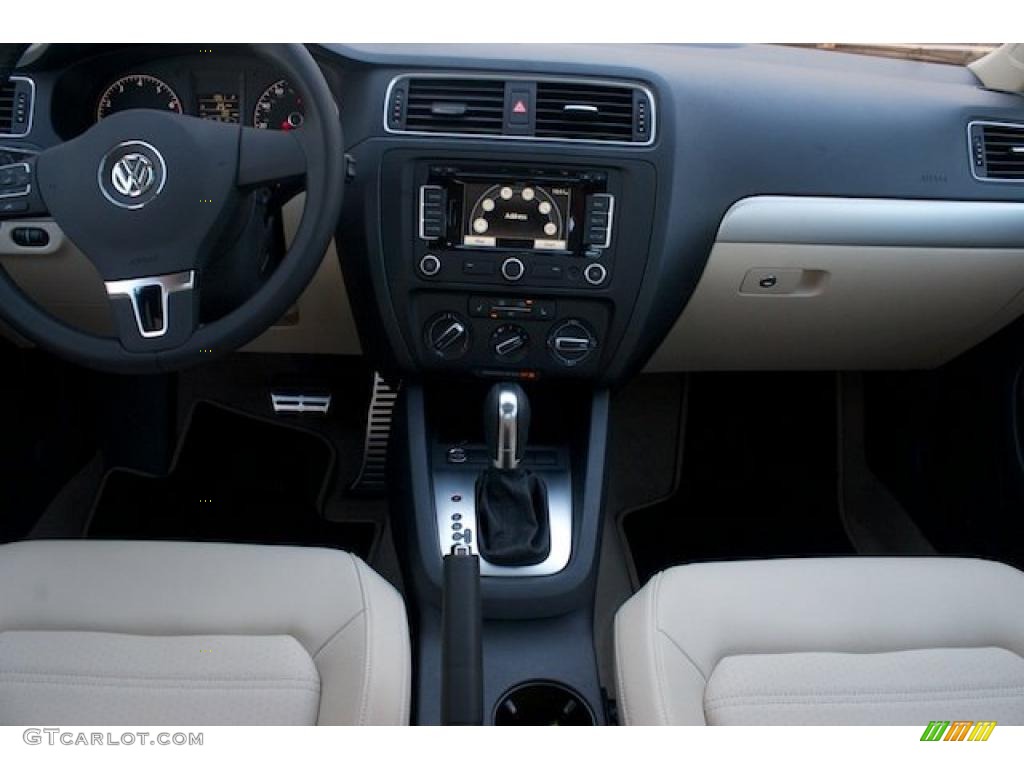 2011 Volkswagen Jetta SEL Sedan Cornsilk Beige Dashboard Photo #38008689