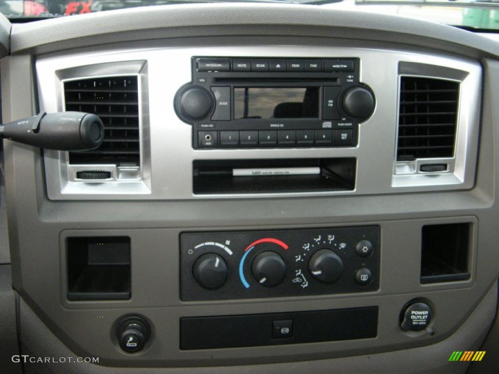 2007 Dodge Ram 3500 Big Horn Quad Cab Dually Controls Photo #38011016