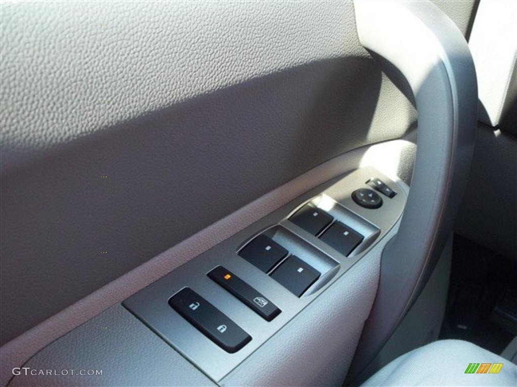 2011 GMC Sierra 1500 Crew Cab 4x4 Controls Photo #38011764