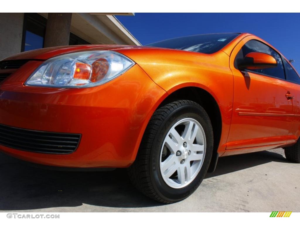 2005 Cobalt LS Coupe - Sunburst Orange Metallic / Gray photo #20