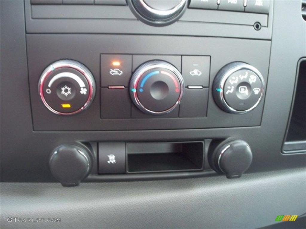 2011 GMC Sierra 1500 Crew Cab 4x4 Controls Photo #38011800