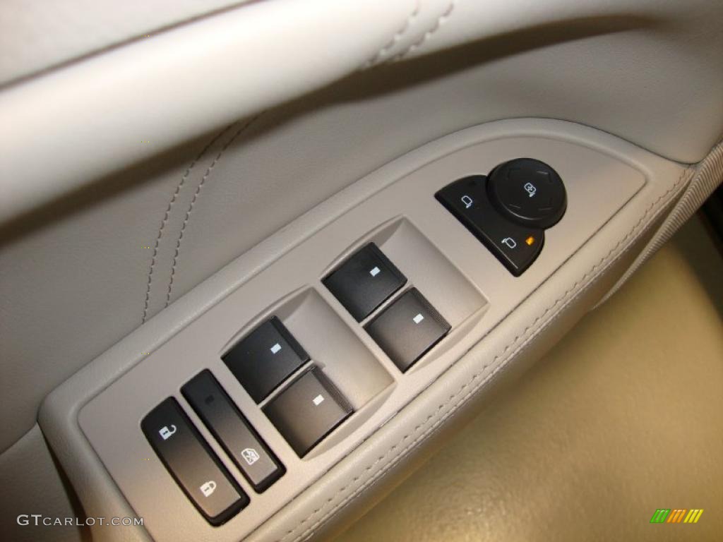 2010 Buick Lucerne CXL Controls Photo #38013012